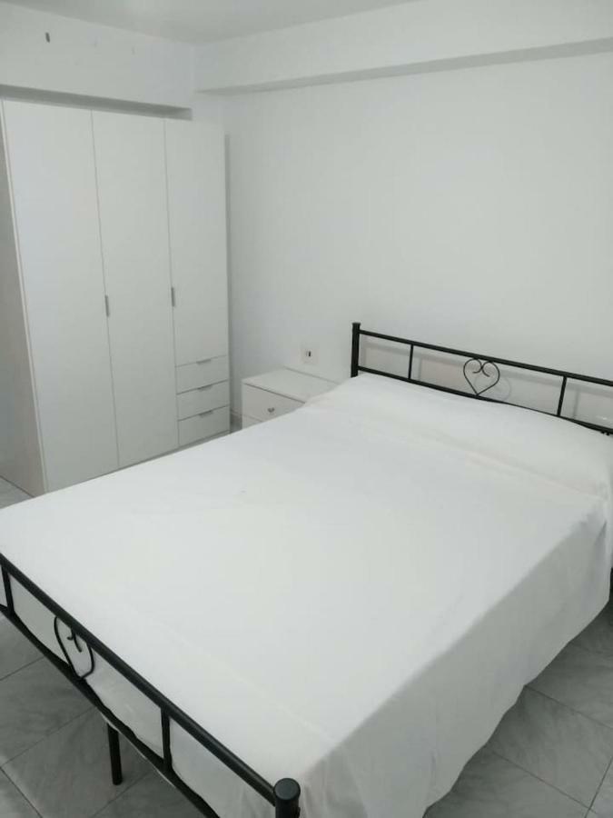 Apartamento En Plaza Mayor Ribadavia Bagian luar foto